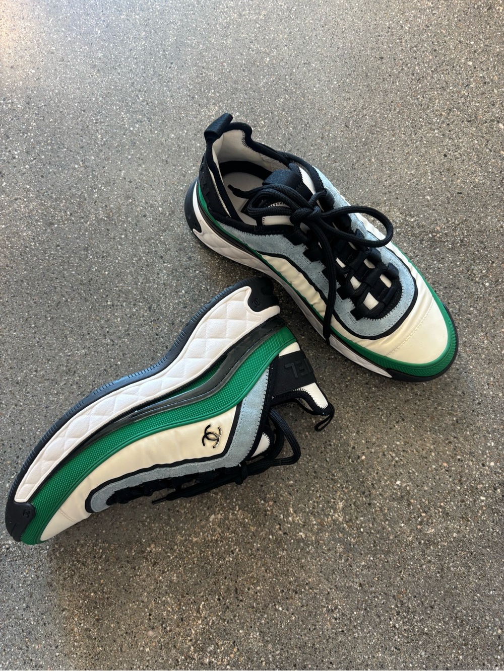CHANEL low top trainers calfskin wjth suede labels and green sole trim size 38.5